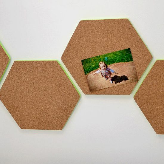 Picture of CORK BOARD HEXAGON 130MM